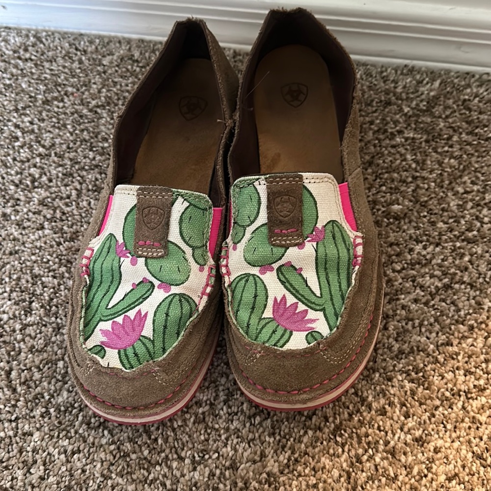 Ariat slip on cactus loafers